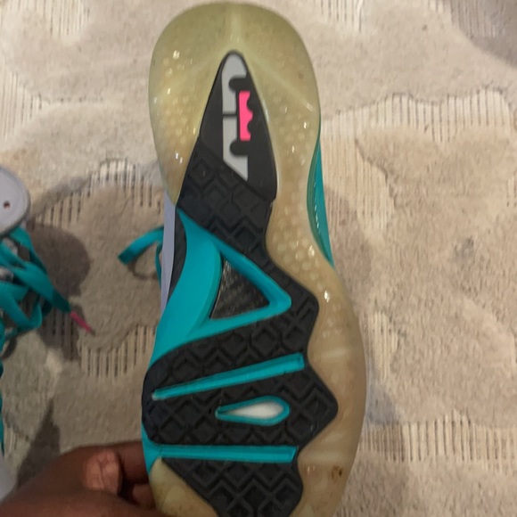 Nike LeBron 9 - Picture 5 of 6